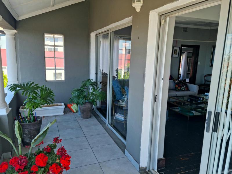 4 Bedroom Property for Sale in Green Point Western Cape